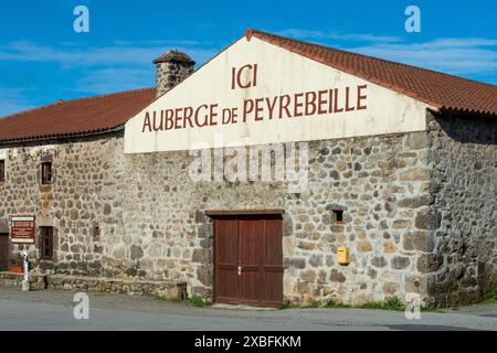 Ardeche (07) Lanarce. Auberge de Peyrebeille connue sous le nom de l'auberge rouge. Au XIXe siécle elle fut le lieu d'une affaire kriminelle// Frankreich. Stockfoto