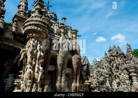 Hauterives. Der ideale Palast des Postmannes Ferdinad Cheval, naive Kunst, Drôme, Auvergne-Rhone-Alpes, Frankreich Stockfoto