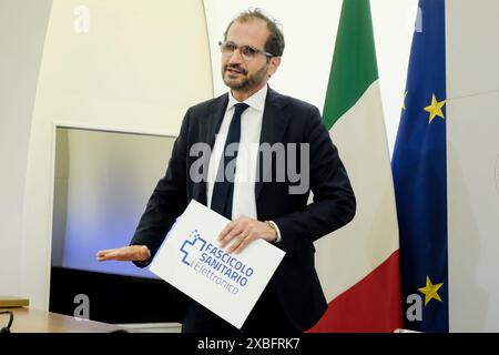 Marcello Gemmato sottosegretario alla salute alla präsentazione del Fascicolo Sanitario Elettronico presso la Presidenza del Consiglio dei Ministri, Roma, Mercoled&#xec;, 12 Giugno 2024 (Foto Mauro Scrobogna/LaPresse) Marcello Gemmato Untersekretär für Gesundheit Präsentation der elektronischen Gesundheitsakte beim Vorsitz des Ministerrates, Rom, Mittwoch, Juni 2024 (Foto: Mauro Scrobogna / LaPresse) Stockfoto