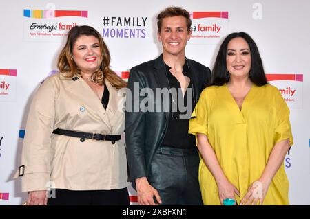 Alina Wichmann, Lukas sauer und Miyabi Kawai bei der Ernsting's Family Fashion Show 2024 im Hotel Atlantic. Hamburg, 11.06.2024 *** Alina Wichmann, Lukas sauer und Miyabi Kawai auf der Ernsting s Family Fashion Show 2024 im Hotel Atlantic Hamburg, 11 06 2024 Foto:Xn.xKubelkax/xFuturexImagex enrstings 4743 20240612 Stockfoto