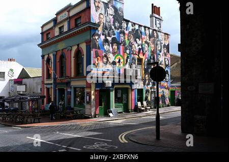 Pub The Prince Albert mit Graffitis von verstorbenen Musikern, North Laine, Brighton, England *** Pub The Prince Albert mit Graffiti verstorbener Musiker, North Laine, Brighton, England Stockfoto