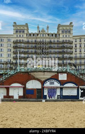 Promenade und Grand Hotel, Brighton, England *** Promenade and Grand Hotel, Brighton, England Stockfoto