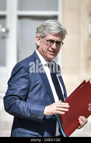 Paris, Frankreich. Juni 2024. Der französische stellvertretende Minister für Gesundheit und Prävention Frederic Valletoux verlässt das Elysee-Schloss nach dem Ministerrat in Paris am 12. Juni 2024. Foto: Firas Abdullah/ABACAPRESS. COM Credit: Abaca Press/Alamy Live News Stockfoto