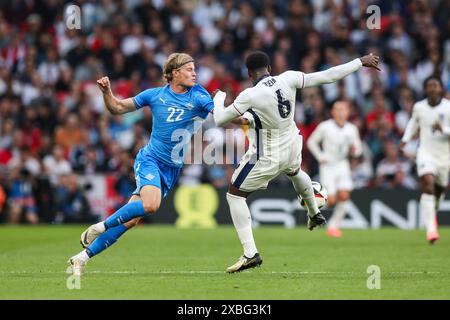 Marc Guehl aus England Andri Gudjohnsen aus Island- England gegen Island, International Friendly, Wembley Stadium, London, UK - 7. Juni 2024 nur zur redaktionellen Verwendung Stockfoto