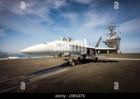 F-18 Kampfflugzeug - Los Angeles, Kalifornien - Vereinigte Staaten - 27. Mai 2024 - auf dem Flugdeck der USS Carl Vinson (CVN 70) Stockfoto