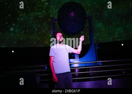 Das Planetarium feierte seine Eröffnung vor 60 Jahren am 20. Juni 1964. Foto am Montag, 27. Mai 2024. Astrophysiker und Programmmanager Hannes Richter - 20240527 PD13309 Credit: APA-PictureDesk/Alamy Live News Stockfoto