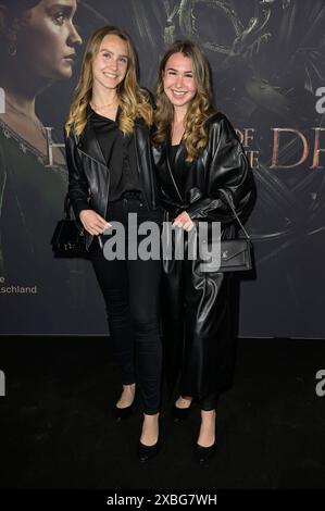 Kassandra Kaven mit Schwester Chantal Kaven beim Special Screening der 2. Staffel der Sky Now Serie House of the Dragon im CineStar Berlin-Tegel. Berlin, 11.06.2024 *** Kassandra Kaven mit Schwester Chantal Kaven bei der Sondervorführung der zweiten Staffel der Sky Now Serie House of the Dragon im CineStar Berlin Tegel Berlin, 11 06 2024 Foto:XF.xKernx/xFuturexImagex House 4602 20240612 Stockfoto