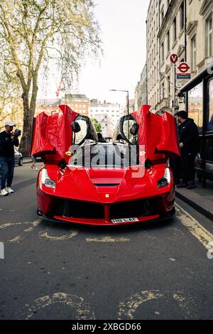 Ferrari LaFerrari auf Londons Straßen Stockfoto