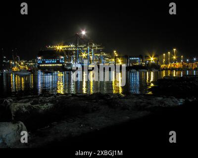 freeport malta bei Nacht Stockfoto