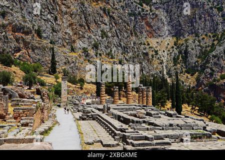Ruinen des Tempels von Apollo, im antiken Orakel von Delphi, Griechenland Stockfoto
