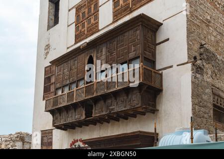 Dschidda, Saudi-Arabien - 21. Dezember 2022: Eine zeitlose Mischung aus arabischer Architektur im historischen Al-Balad-Viertel. Stockfoto