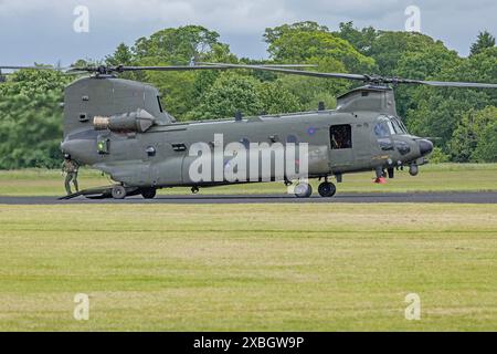 Chinook Display Team Role Demo, RAF Cosford Airshow, Midlands, Großbritannien, 9. Mai 2024 Stockfoto