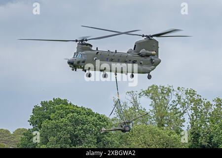 Chinook Display Team Role Demo, RAF Cosford Airshow, Midlands, Großbritannien, 9. Mai 2024 Stockfoto