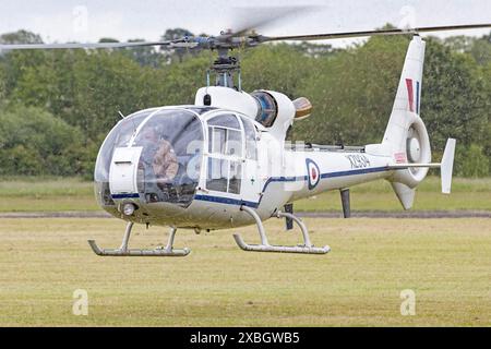 Gazelle Display Team Landing, RAF Cosford Airshow, Midlands, Großbritannien, 9. Mai 2024 Stockfoto