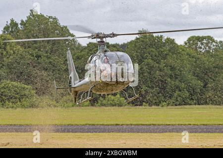 Gazelle Display Team Landing, RAF Cosford Airshow, Midlands, Großbritannien, 9. Mai 2024 Stockfoto