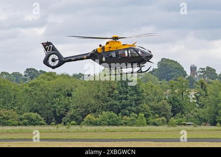 Red Arrows Piloten treffen die Fans am 9. Mai 2024 in Juno Helicopter, RAF Cosford Airshow, Midlands, Großbritannien Stockfoto