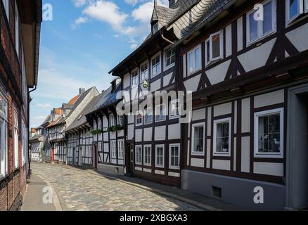 Geographie / Reise, Deutschland, Niedersachsen, Goslar, Allee mit Fachwerkhäusern, ADDITIONAL-RIGHTS-CLEARANCE-INFO-NOT-AVAILABLE Stockfoto