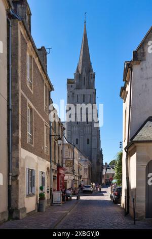 Bayeux, Frankreich - 06. August 2020: Die Kathedrale Notre-Dame de Bayeux ist eine gotische Kathedrale in der Altstadt, die Sitz des Diöks ist Stockfoto