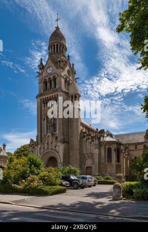 Épernay, Frankreich - Juli 23 2020: Die Kirche Saint-Pierre-Saint-Paul wurde 1897 eingeweiht. Seinen Spender (Paul Chandon de Briailles) zu ehren, Stockfoto