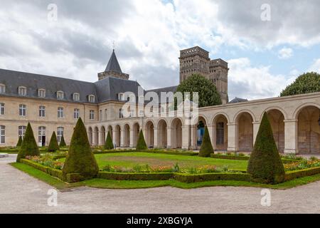 Caen, Frankreich – 21. Juli 2017: Die Abtei von Sainte-Trinité (die Heilige Dreifaltigkeit), auch bekannt als Abbaye aux Dames, ist ein ehemaliges Frauenkloster in Caen, N Stockfoto