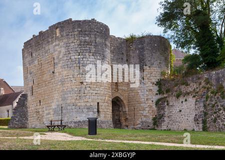 Die Porte de Soissons ist ein Stadttor von Laon, das Anfang des 13. Jahrhunderts errichtet wurde und ein Eingang zu den Stadtmauern von Laon ist. Stockfoto