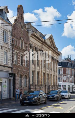 Arras, Frankreich - 22. Juni 2020: Das Stadtgericht (französisch: Palais de Justice) im Stadtzentrum. Stockfoto