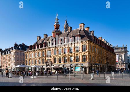 Lille, Frankreich - Juni 22 2020: Die alte Börse (Vieille Bourse) ist das ehemalige Gebäude der Industrie- und Handelskammer von Lille. Stockfoto