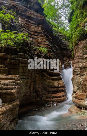 Wasserfall in der Taugl-Schlucht bei Salzburg, Österreich, Europa Stockfoto