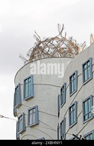 Das Dancing House, oder Ginger and Fred, nationale-Nederlanden Gebäude auf dem Rasinovo nabrezi, Prag, Tschechische Republik. Stockfoto