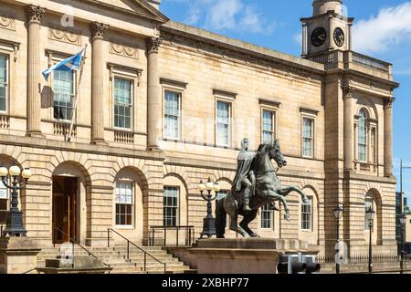 Die Statue des Duke of Wellington im Register House, Princes Street, Edinburgh, Schottland Stockfoto