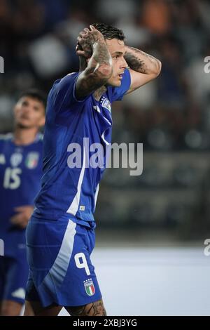 Empoli, Italien. Juni 2024. Italiens Gianluca Scamacca reagiert während des Freundschaftsspiels 2024 zwischen Italien und Bosnien und Herzegowina im Carlo Castellani Stadion - Sport, Fußball - Empoli, Italien - Sonntag, 8. Juni 2024 (Foto: Massimo Paolone/LaPresse) Credit: LaPresse/Alamy Live News Stockfoto