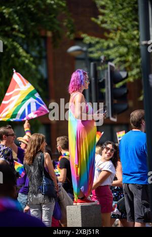 Die Leute, die an einer Stolz-Parade in Leeds, Großbritannien, teilnehmen Stockfoto