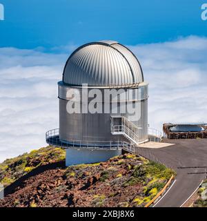 Astronomisches Teleskop auf dem Gipfel des Roque de los Muchachos, La Palma, Kanarische Inseln. Stockfoto