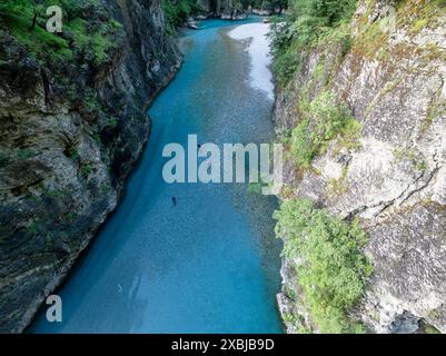 Luftbild des wunderschönen Shala-Flusses in Nordalbanien. Stockfoto