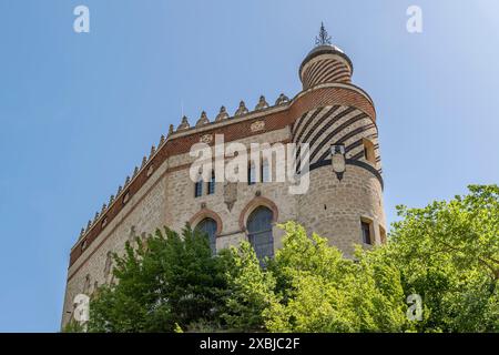 Blick auf die antike Rocchetta Mattei, Savignano, Grizzana Morandi, Italien Stockfoto