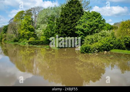 Die Gärten werden überflutet, wenn der Wasserstand des Flusses Ouse steigt, Lewes, East Sussex, Großbritannien. Stockfoto