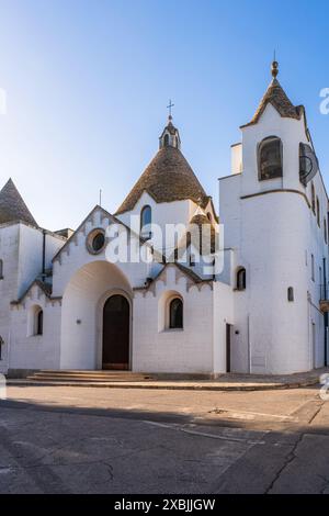 Die trullo-Kirche des Heiligen Antonius in Alberobello, Italien Stockfoto