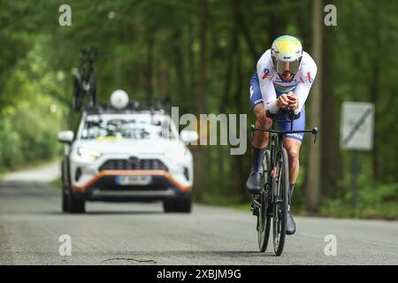 Koersel, Belgien. Juni 2024. Der französische Anthony Turgis von TotalEnergies wurde am Mittwoch, den 12. Juni 2024, in Koersel während der ersten Etappe des Radrennens der Baloise Belgium Tour in Aktion gezeigt. BELGA FOTO DAVID PINTENS Credit: Belga News Agency/Alamy Live News Stockfoto