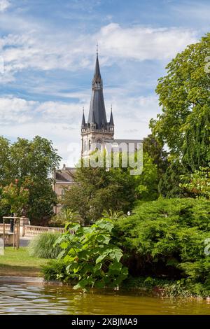 Die Kirche Notre-Dame von Epernay ist eine Kirche aus dem 19. Jahrhundert in der Stadt Epernay im Departement Marne. Stockfoto