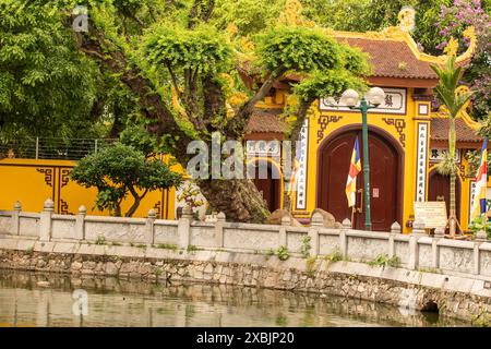 Verlockende, erstaunliche Trấn Quốc-Pagode, Chùa Trấn Quốc, Pagode des Trấn Quốc-Tempels, Ơn der See, Hanoi, Vietnam. Architektur, Arrangement, komplex, Stockfoto