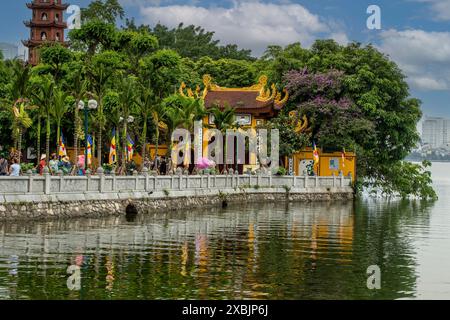 Verlockende, erstaunliche Trấn Quốc-Pagode, Chùa Trấn Quốc, Pagode des Trấn Quốc-Tempels, Ơn der See, Hanoi, Vietnam. Architektur, Arrangement, komplex, Stockfoto