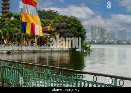 Verlockende, erstaunliche Trấn Quốc-Pagode, Chùa Trấn Quốc, Pagode des Trấn Quốc-Tempels, Ơn der See, Hanoi, Vietnam. Architektur, Arrangement, komplex, Stockfoto