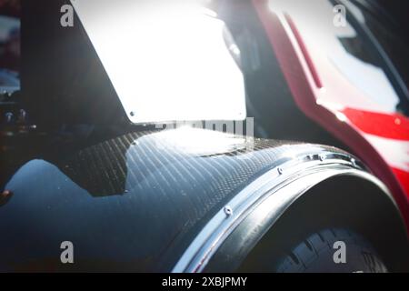 A close-up view of the carbon fiber inner wheel well of a Ferrari BB 512i. Stockfoto