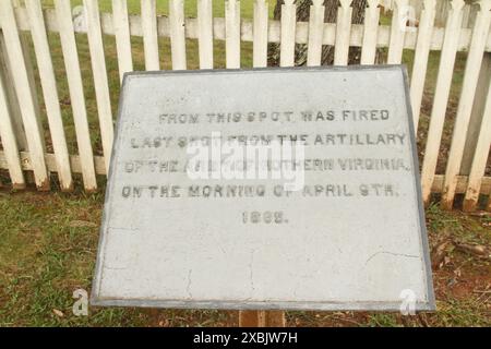 Appomattox Court House Historical Park, VA, USA. Informationstafel vor dem Peers House. Stockfoto