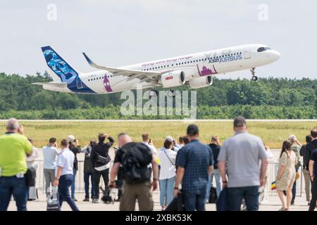 Demonstrationsflug des Schmalraumflugzeugs Airbus A321XLR. Stockfoto