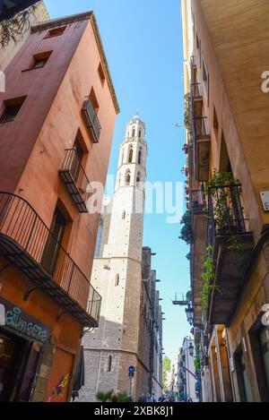 BARCELONA, KATALONIEN, SPANIEN - 2024, 19. April: Gotisches Viertel Architektur-barri Gòtic Stockfoto