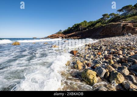 Strand von Son Bunyola, Wandern in Volta des General, Naturpark der Sierra de la Tramuntana, Banyalbufar, Mallorca, Spanien Stockfoto