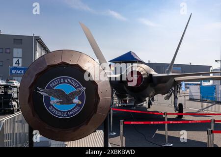 Internationale Luft- und Raumfahrtausstellung ILA - Verteidigungstechnik Pratt & Whitney F135-Triebwerk für die Lockheed Martin F-35 Lightning II die F-35 wird zukünftig auch bei der Deutschen Luftwaffe mit diesem Triebwerk fliegen Schönefeld Selchow Brandenburg Deutschland *** Internationale Luft- und Raumfahrtausstellung ILA Verteidigungstechnik Pratt Whitney F135 Triebwerk für den Lockheed Martin F 35 Lightning II die F 35 wird auch mit diesem Triebwerk für die deutsche Luftwaffe Schönefeld Selchow Brandenburg Deutschland 20240608-6V2A9974 20240612 fliegen Stockfoto