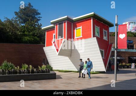 Upside Down House in Liverpool One Stockfoto