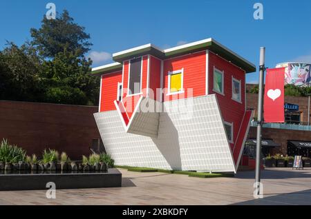 Upside Down House in Liverpool One Stockfoto